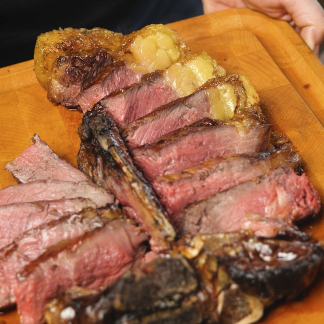 Bistecca nel Kamado - Crosticina Perfetta e Cottura Omogenea