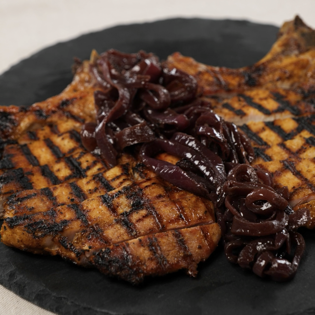 Bistecchine di Maiale con Cipolle Caramellate