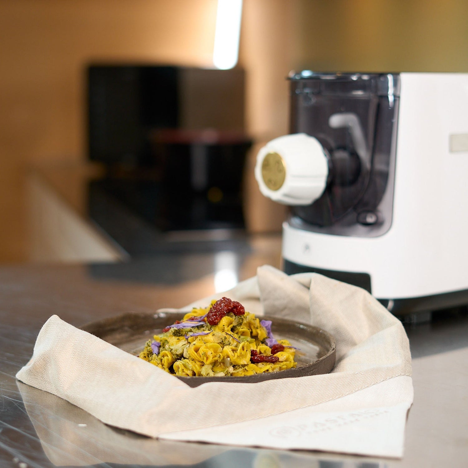 Fusilloni alla Curcuma con Broccoli, Acciughe e Pomodori Secchi