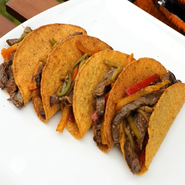 Tacos con Diaframma nel Kamado e Verdure Saltate