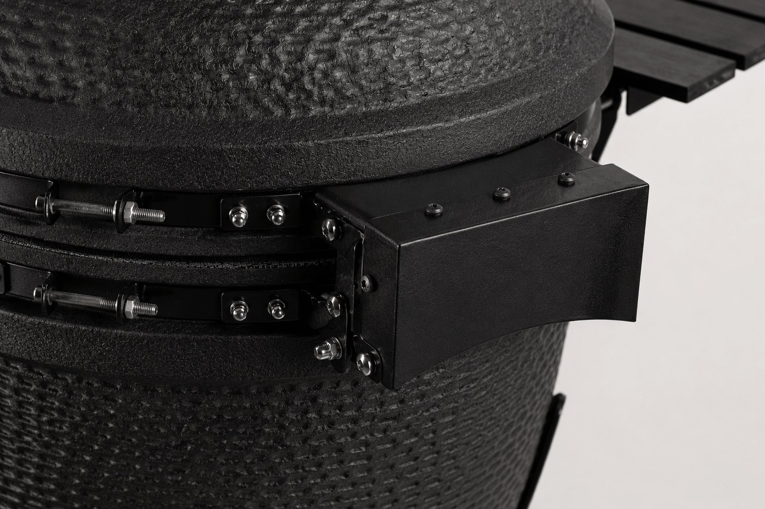Dettaglio molle e sistema di chiusura Kamado Barbecue Extra Large - Classe Italy