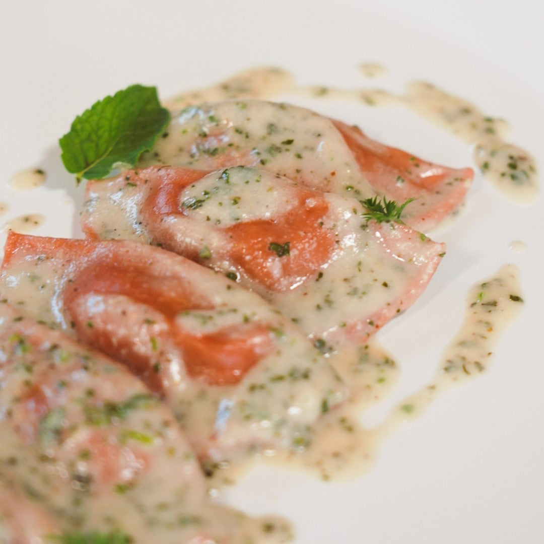 Ravioli Veg alla Barbabietola ripieni di Patate con Burro di Anacardi e Salvia